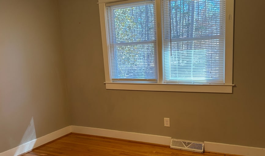 <p style="font-family: 'Poppins', sans-serif; font-weight: 700; font-size:24px;">MOVE-IN CLEANING</p>