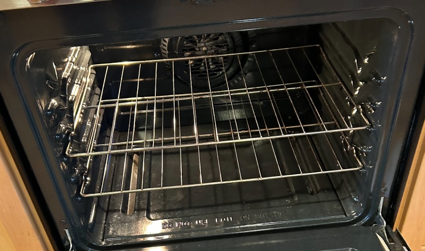 <p style="font-family: 'Poppins', sans-serif; font-weight: 700; font-size:24px;">OVEN CLEANING</p>